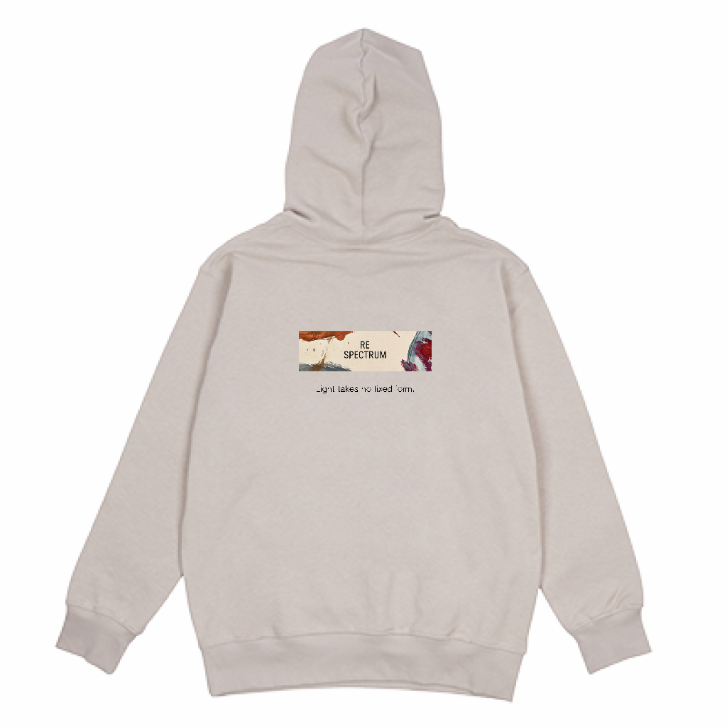 RE SPECTRUM オーガニックパーカー｜Back Patch Art（サンドベージュ×アースカラーロゴ中央）